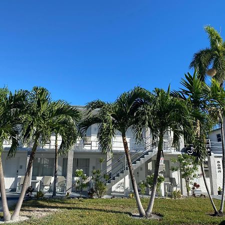 Motel Pelican By The Sea à Pompano Beach Extérieur photo