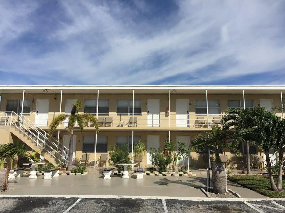 Motel Pelican By The Sea à Pompano Beach Extérieur photo